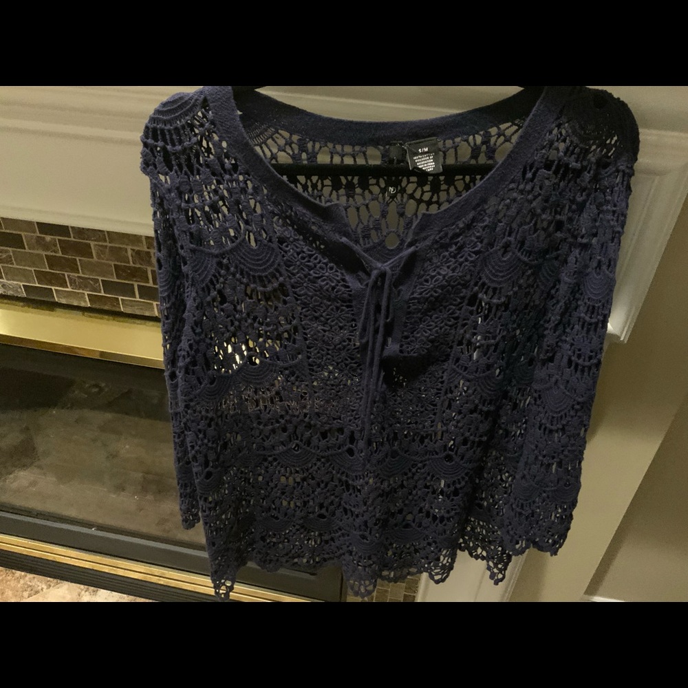 EUC NEW DIRECTIONS SM/M NAVY LACE TOP